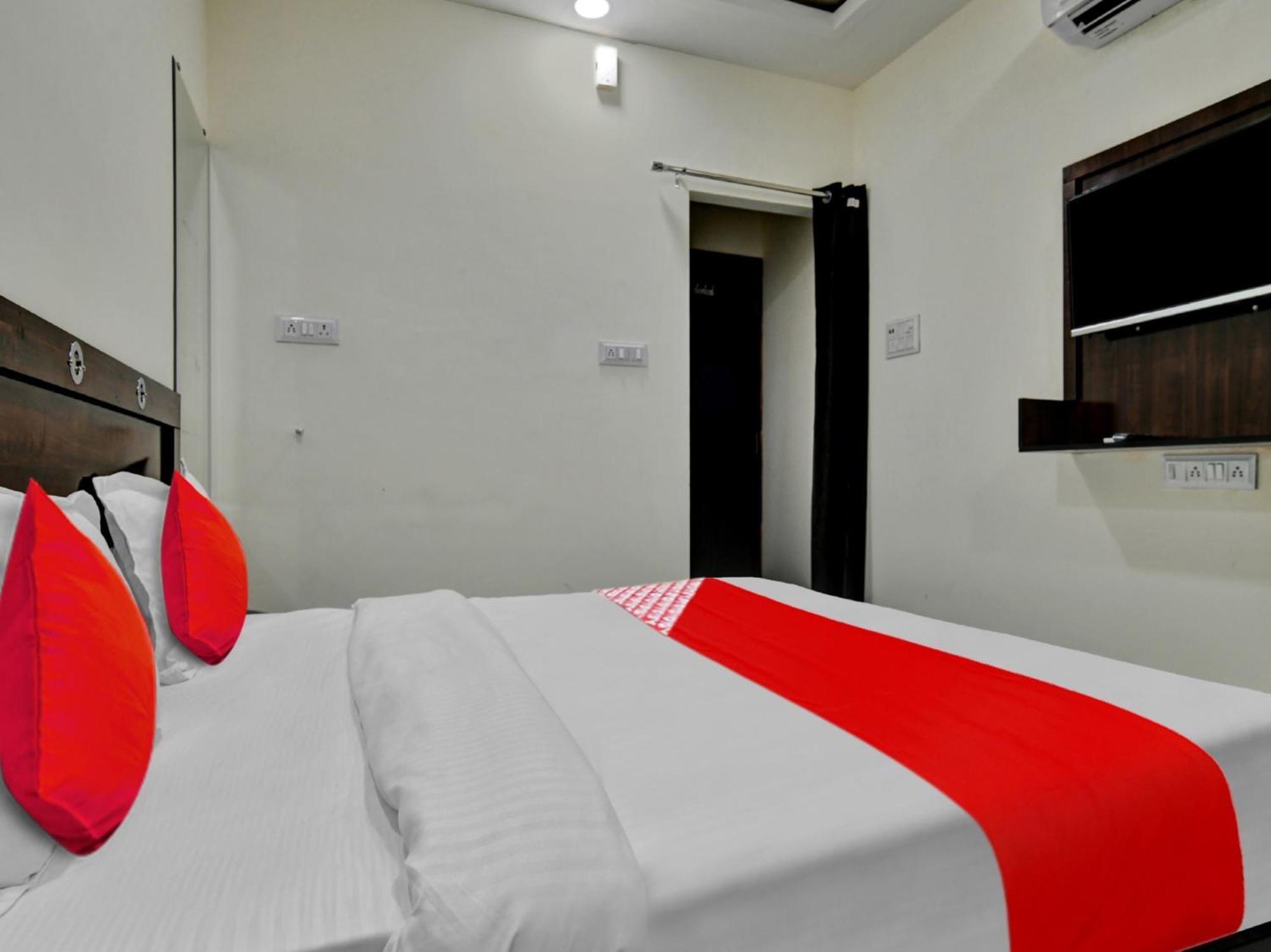 Oyo Hotel Dr Greens Indore Exterior photo